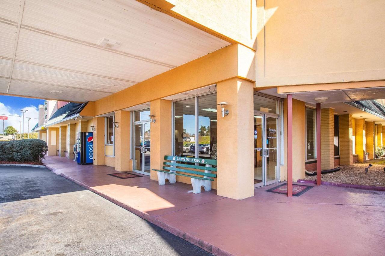 Econo Lodge Choice Hotels I 95 Savannah Gateway 24 Hour Fitness Center On Site Guest Laundry On Site Perkins Restaurant Джорджтаун Екстер'єр фото