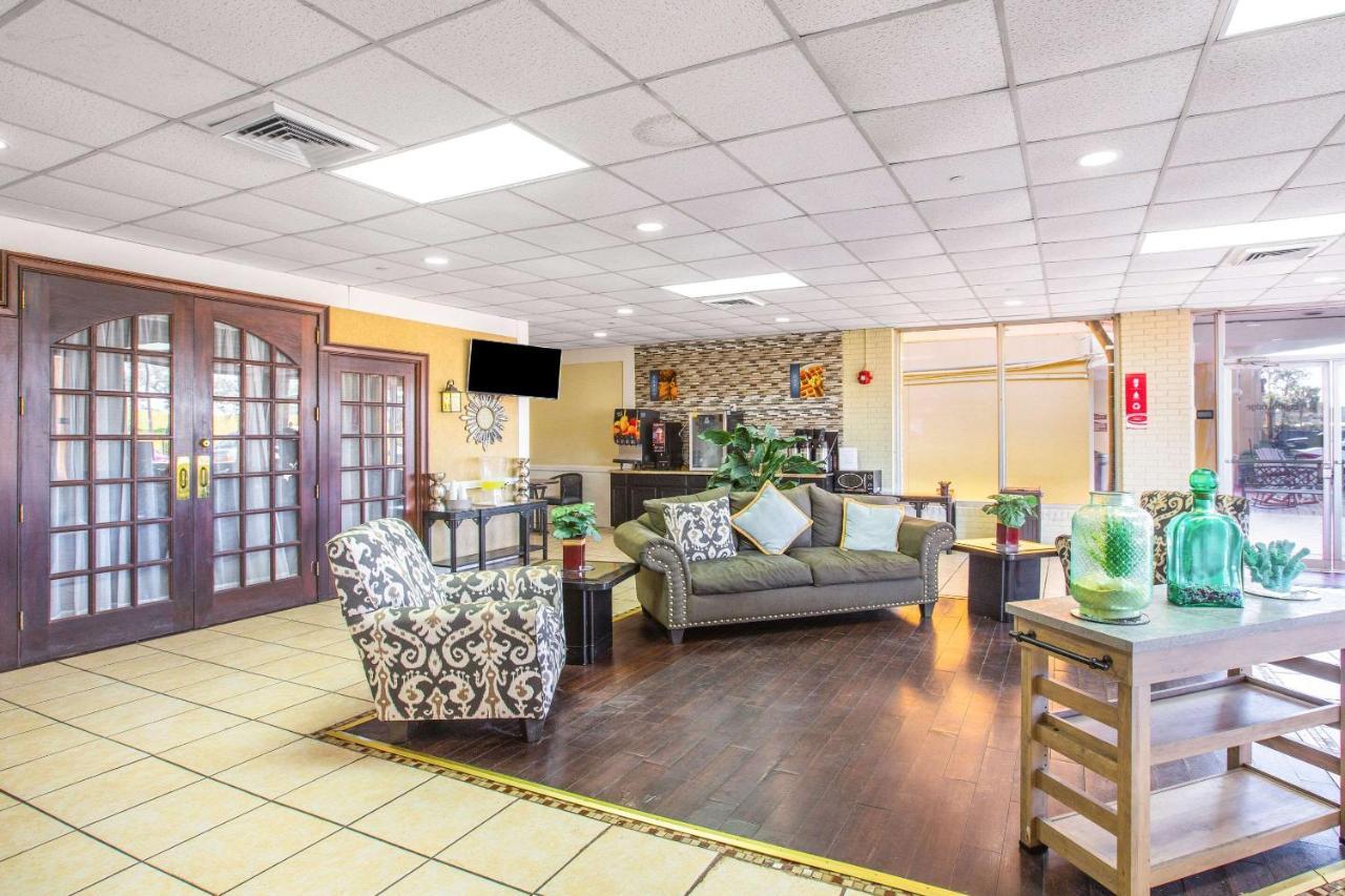 Econo Lodge Choice Hotels I 95 Savannah Gateway 24 Hour Fitness Center On Site Guest Laundry On Site Perkins Restaurant Джорджтаун Екстер'єр фото