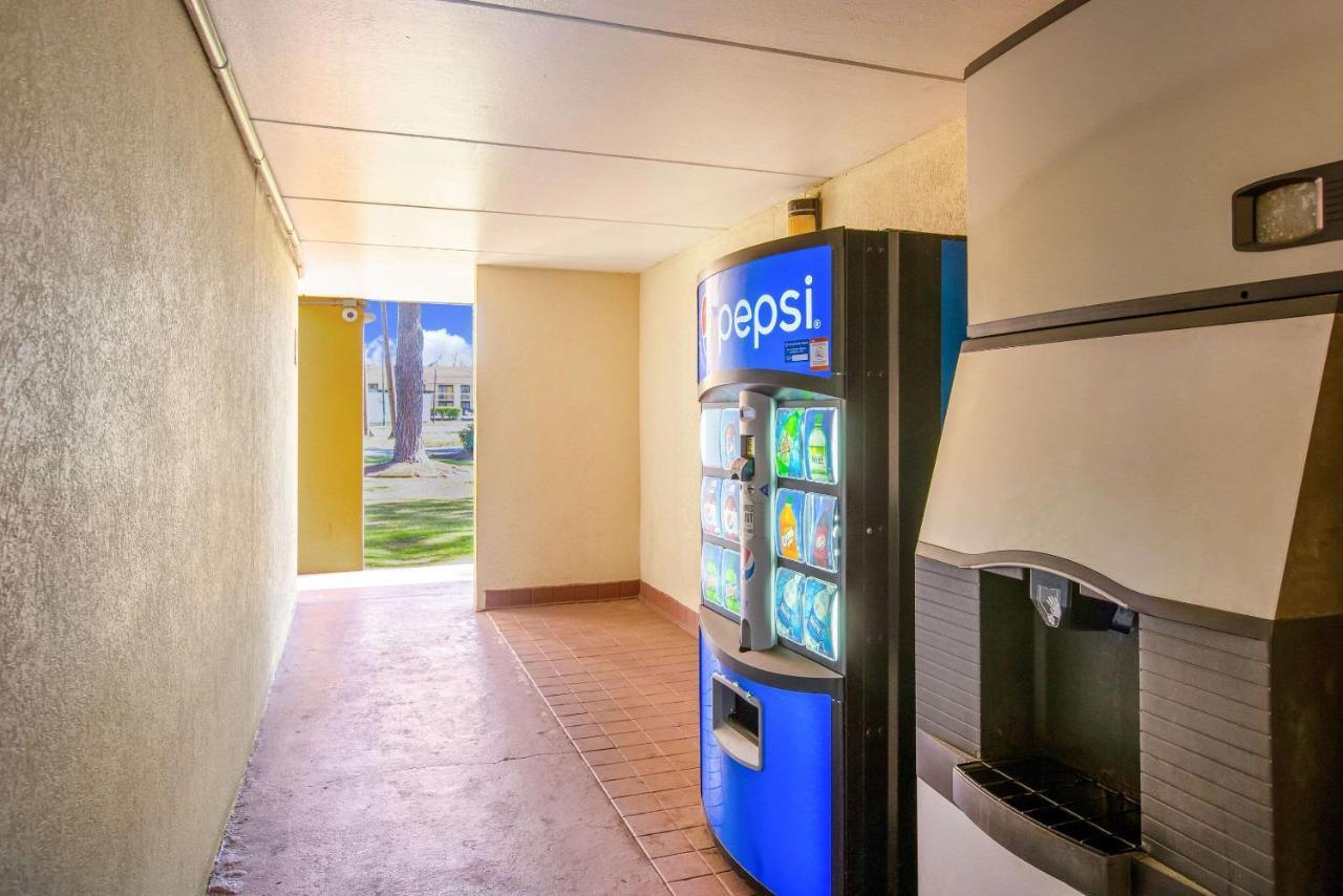 Econo Lodge Choice Hotels I 95 Savannah Gateway 24 Hour Fitness Center On Site Guest Laundry On Site Perkins Restaurant Джорджтаун Екстер'єр фото
